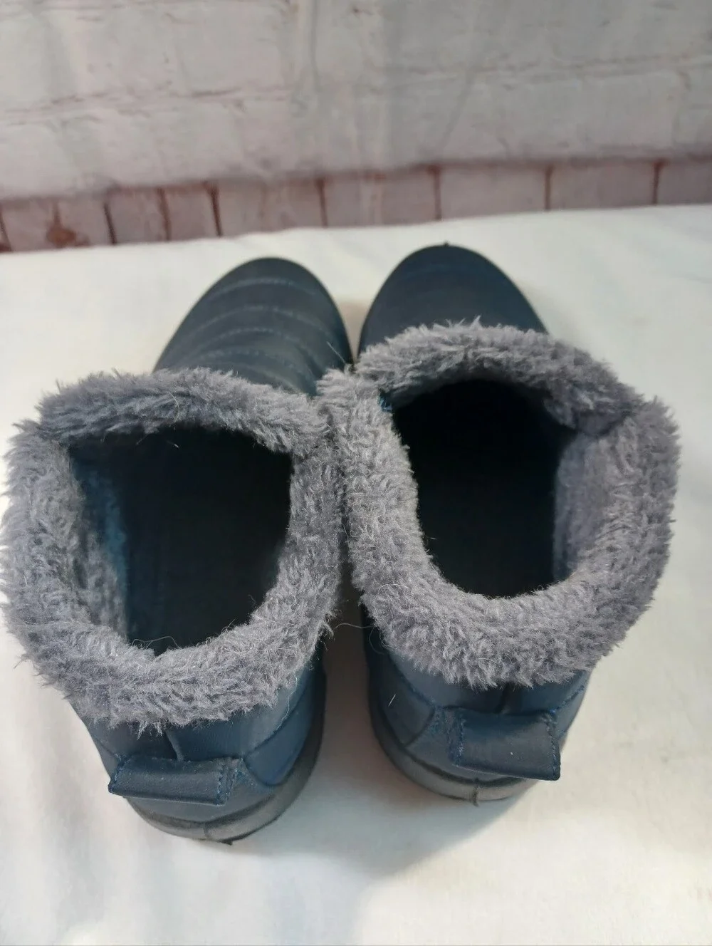 bj women's navy gray quilted faux fur lined winter ankle boots size 9M 40
